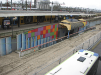 905709 Gezicht op de ingang van de voormalige fietsenstalling onder het Centraal Station te Utrecht, vanaf het ...